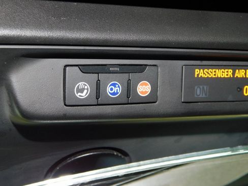 Used 2019 Chevrolet Camaro LT w/ Technology Package image 36