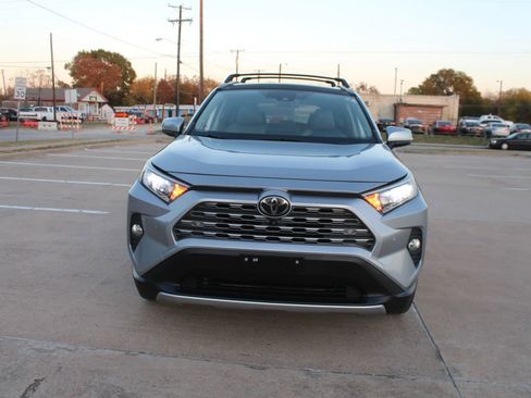 Used 2019 Toyota RAV4 Limited image 3