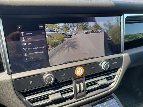 Used 2025 Porsche Macan image 36