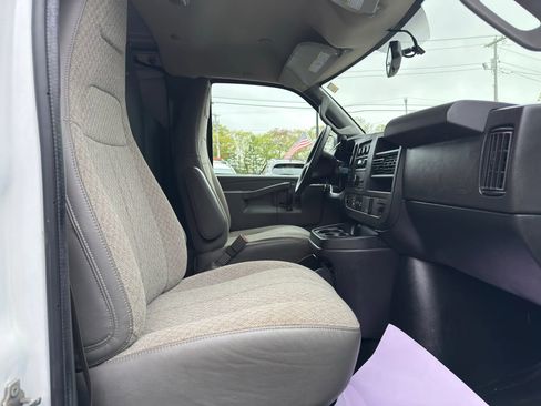 Used 2021 Chevrolet Express 2500 RWD image 21