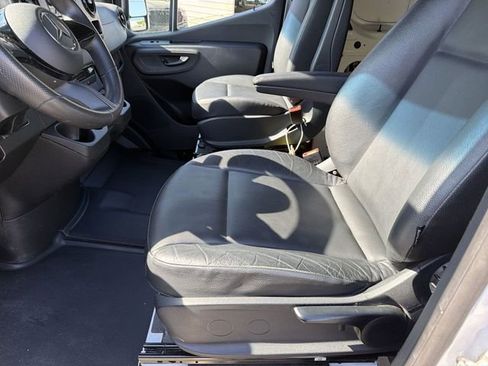 Used 2025 Mercedes-Benz Sprinter 2500 image 17