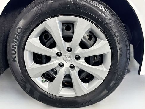 Used 2021 Toyota Corolla LE image 31