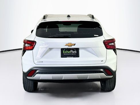 Used 2025 Chevrolet Trax LT w/ LT Convenience Package FWD image 7