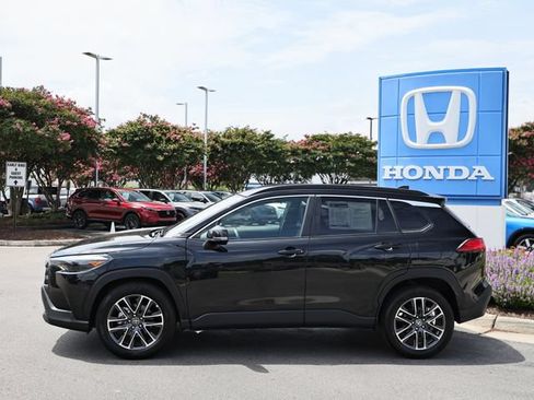 Used 2026 Toyota Corolla Cross XLE FWD image 4