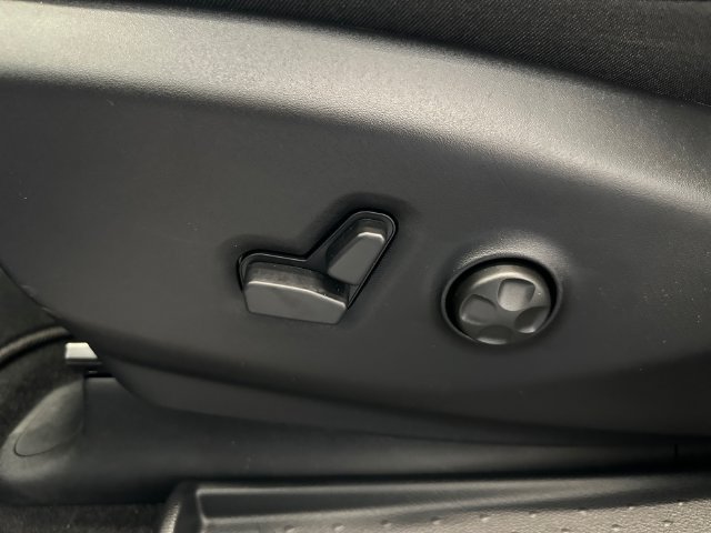 New 2027 Chrysler Pacifica Select w/ Family Tech Group FWD image 23
