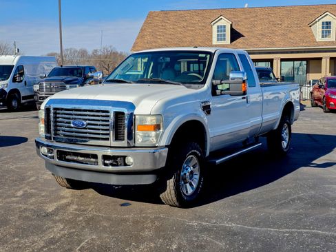 Used 2010 Ford F250 Lariat image 4