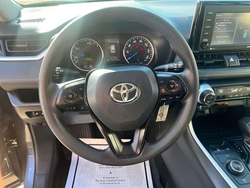 Used 2021 Toyota RAV4 LE image 14