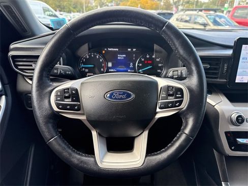 Used 2022 Ford Explorer XLT w/ Equipment Group 202A image 12