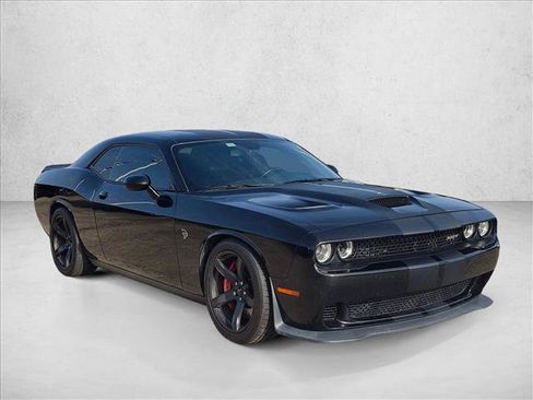 Used 2017 Dodge Challenger SRT Hellcat RWD image 3
