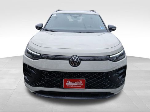 New 2026 Volkswagen Tiguan SE R-Line image 8