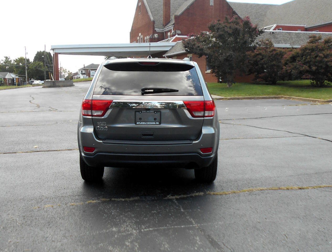 Used 2013 Jeep Grand Cherokee Laredo AWD/4WD image 6