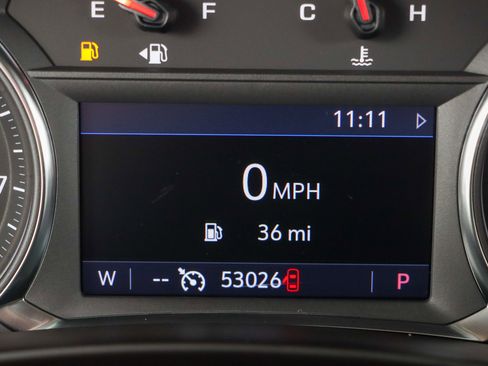 Used 2024 GMC Terrain SLT AWD/4WD image 16