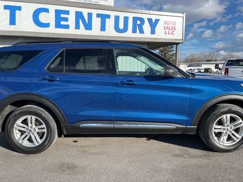Used 2022 Ford Explorer XLT w/ Equipment Group 202A AWD/4WD image 12