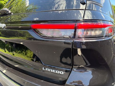 Certified 2025 Jeep Grand Cherokee Laredo X w/ Luxury Tech Group I AWD/4WD image 8