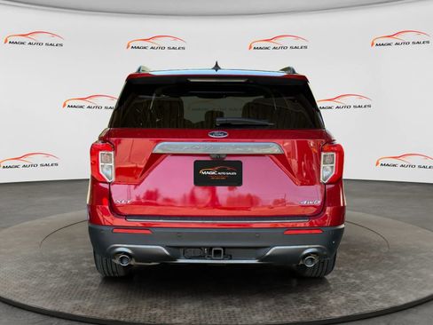 Used 2023 Ford Explorer XLT w/ Equipment Group 202A AWD/4WD image 9