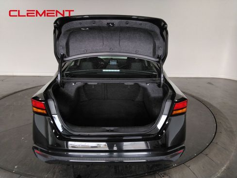 Used 2025 Nissan Altima 2.5 SV image 9