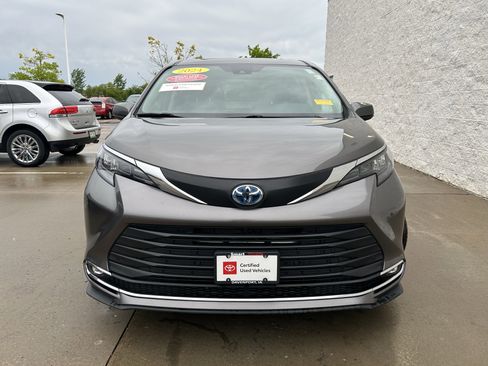 Certified 2024 Toyota Sienna XLE FWD image 2