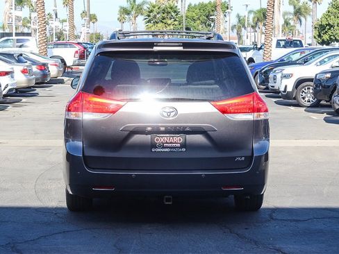 Used 2012 Toyota Sienna image 5