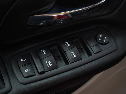 Used 2015 Dodge Grand Caravan SXT FWD image 23