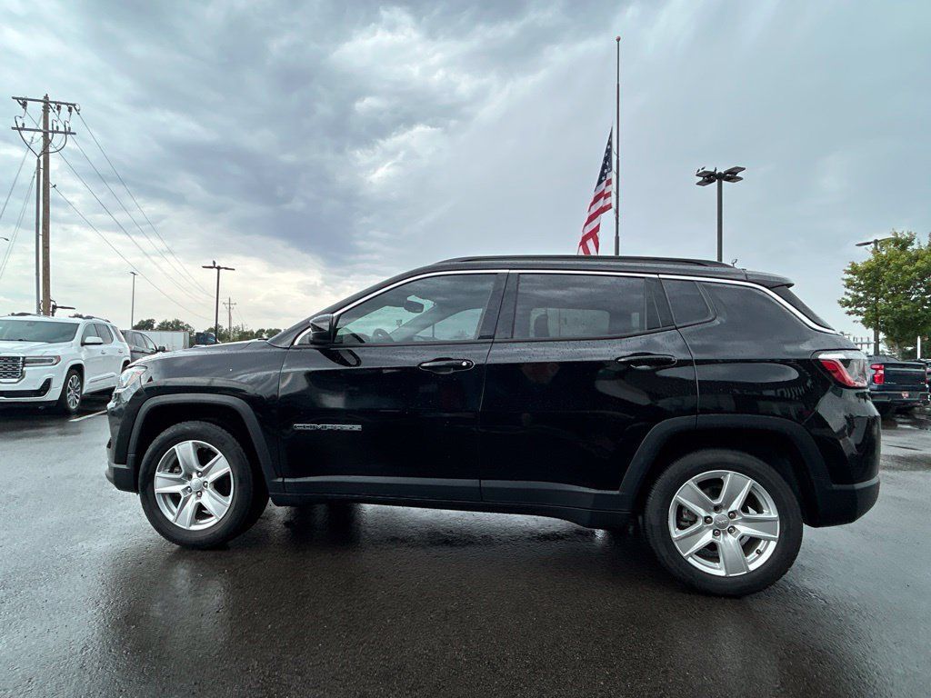 Used 2022 Jeep Compass Latitude w/ Sun and Sound Group FWD image 12