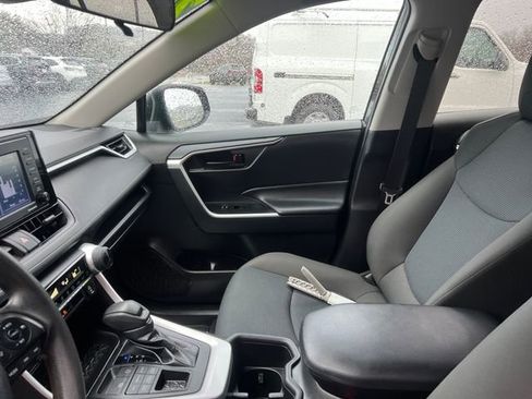 Used 2022 Toyota RAV4 LE image 15