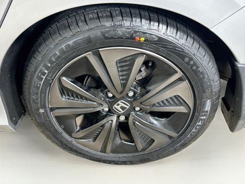 Used 2018 Honda Civic EX image 11