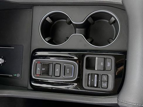 Certified 2025 Honda Pilot Touring image 16