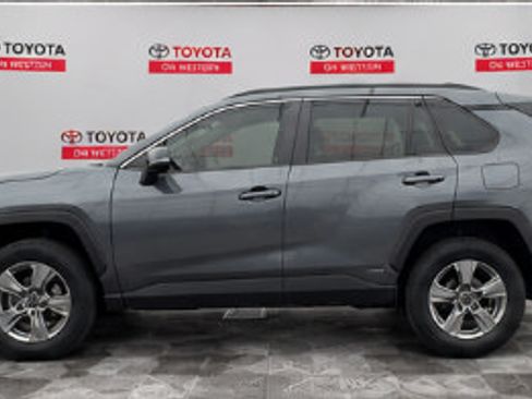 Used 2025 Toyota RAV4 LE AWD/4WD image 5