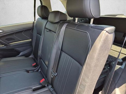 Used 2022 Volkswagen Tiguan SE FWD image 17