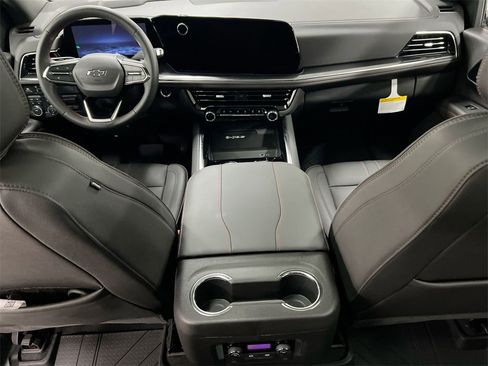 Used 2025 Chevrolet Suburban RST w/ Comfort Package image 10