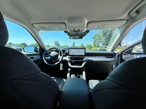 New 2026 Ford Explorer Active w/ Active Comfort Package RWD image 9