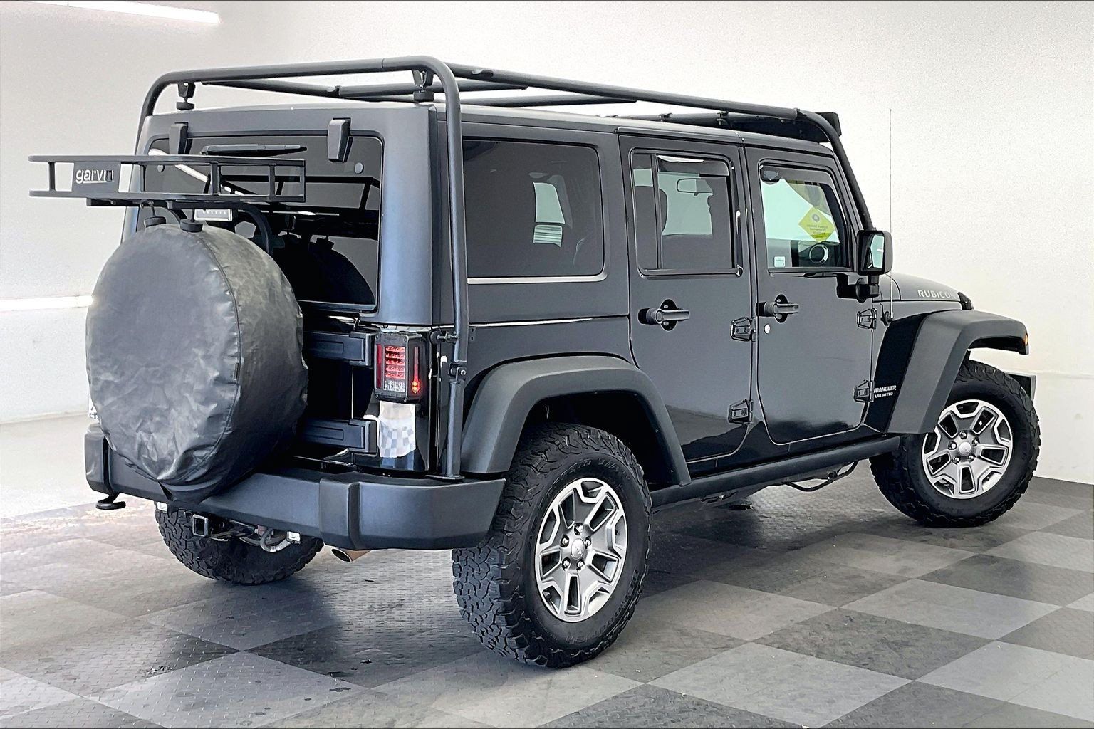 Used 2017 Jeep Wrangler Unlimited Rubicon w/ Connectivity Group AWD/4WD image 13