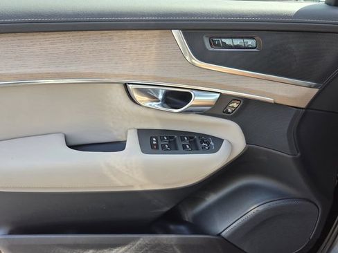 Used 2025 Volvo XC90 B5 Core AWD/4WD image 19