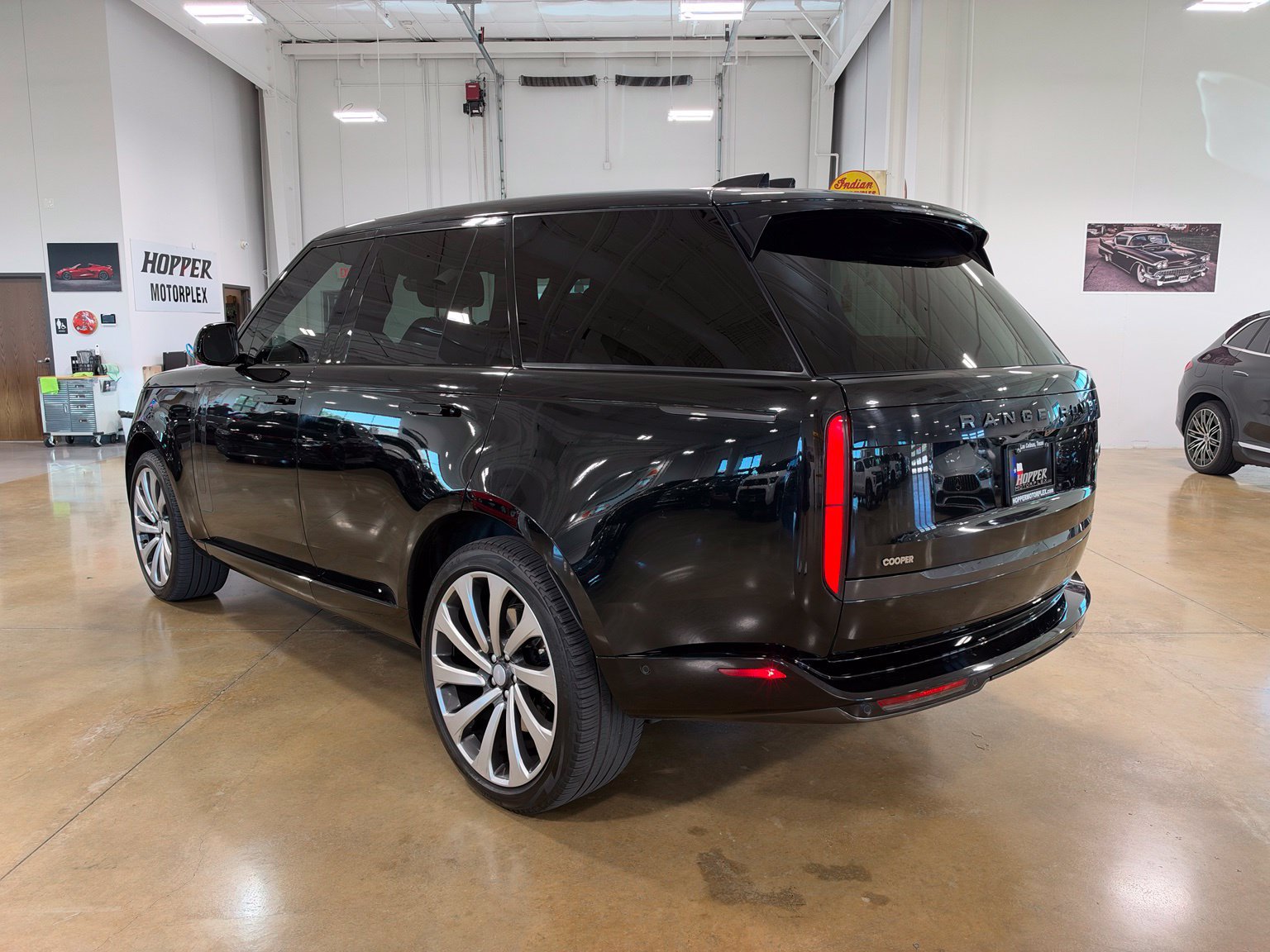 Used 2023 Land Rover Range Rover SE AWD/4WD image 5