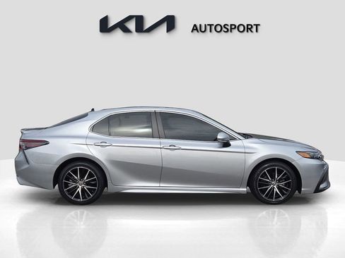 Used 2024 Toyota Camry SE image 7