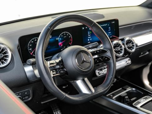 Used 2024 Mercedes-Benz GLB 250 image 14
