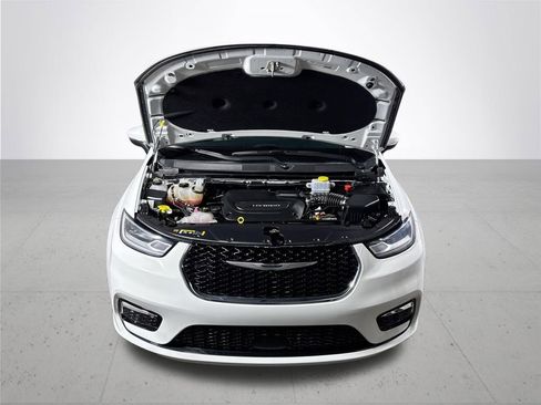 Used 2023 Chrysler Pacifica Touring-L FWD image 20