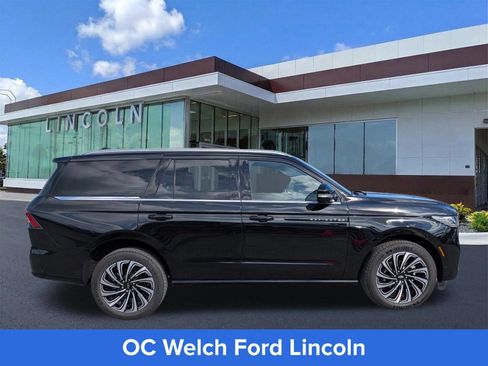 Certified 2025 Lincoln Navigator Black Label AWD/4WD image 4