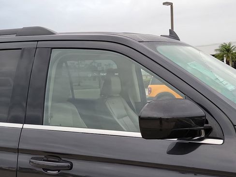 Used 2024 Ford Expedition Max XLT image 6