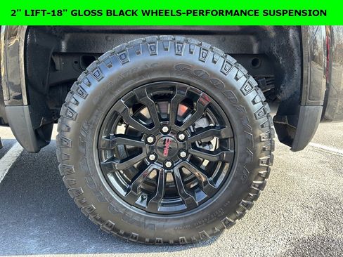 Used 2022 GMC Sierra 1500 AT4X image 2