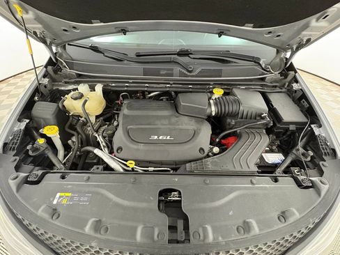 Used 2018 Chrysler Pacifica Touring Plus w/ S Appearance Package FWD image 33