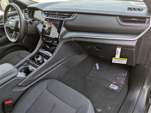 New 2025 Jeep Grand Cherokee Laredo w/ Luxury Tech Group I image 28