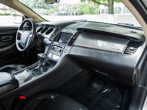 Used 2010 Ford Taurus SHO image 18