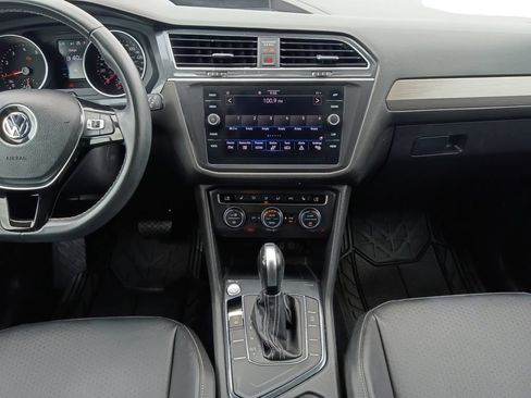 Used 2021 Volkswagen Tiguan SE FWD image 3