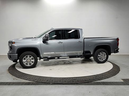 Used 2024 Chevrolet Silverado 2500 High Country w/ Technology Package image 4