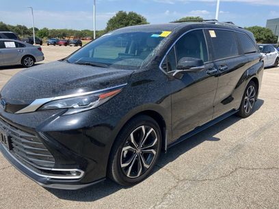 Used 2025 Toyota Sienna Platinum