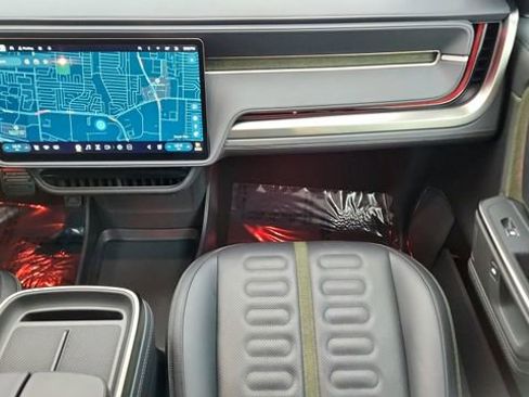 Used 2025 Rivian R1S Adventure image 42