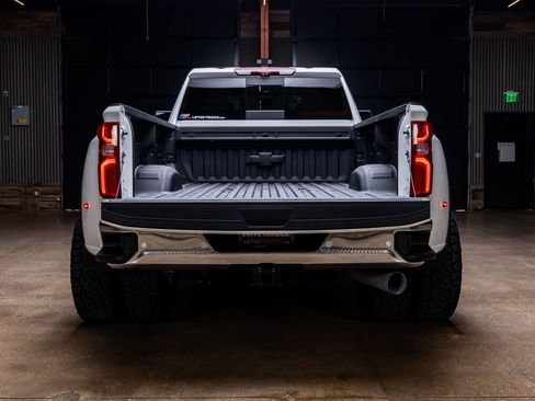 Used 2025 Chevrolet Silverado 3500 LTZ w/ LTZ Plus Package AWD/4WD image 9