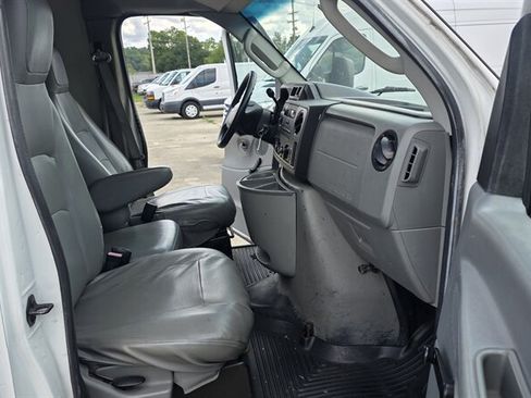 Used 2011 Ford E-450 and Econoline 450 Super Duty RWD image 20