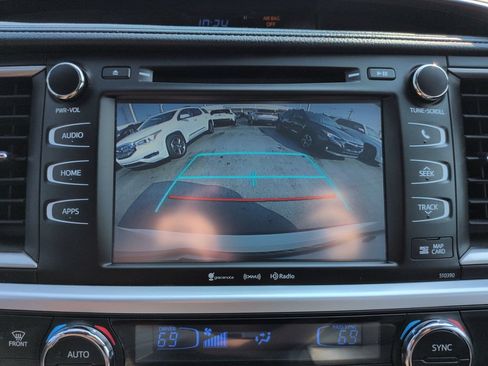 Used 2019 Toyota Highlander XLE w/ Carpet Mat Package (TMS) AWD/4WD image 20